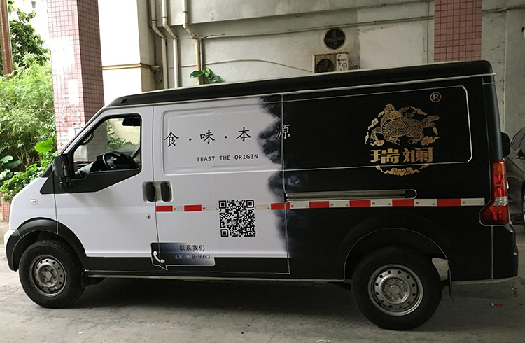 深圳面包車車體廣告制作 移動(dòng)的營(yíng)銷利器，噴繪360助您品牌“駛”向未來(lái)